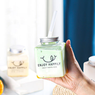 پارچ‌های متوسط ​​چای حبابی می‌توانند سفارشی شوند. ظروف پلاستیکی بادوام ایده‌آل برای مغازه‌های نوشیدنی، کافه‌ها و رستوران‌ها